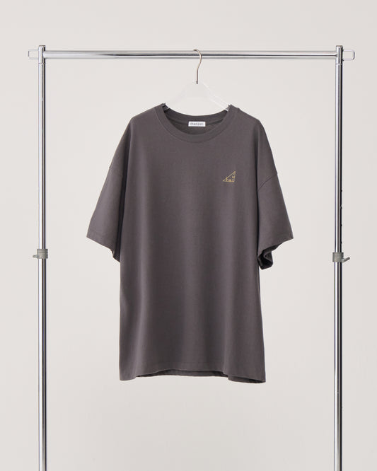T-shirt / smoke gray