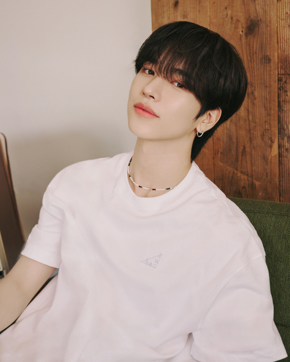 T-shirt / white
