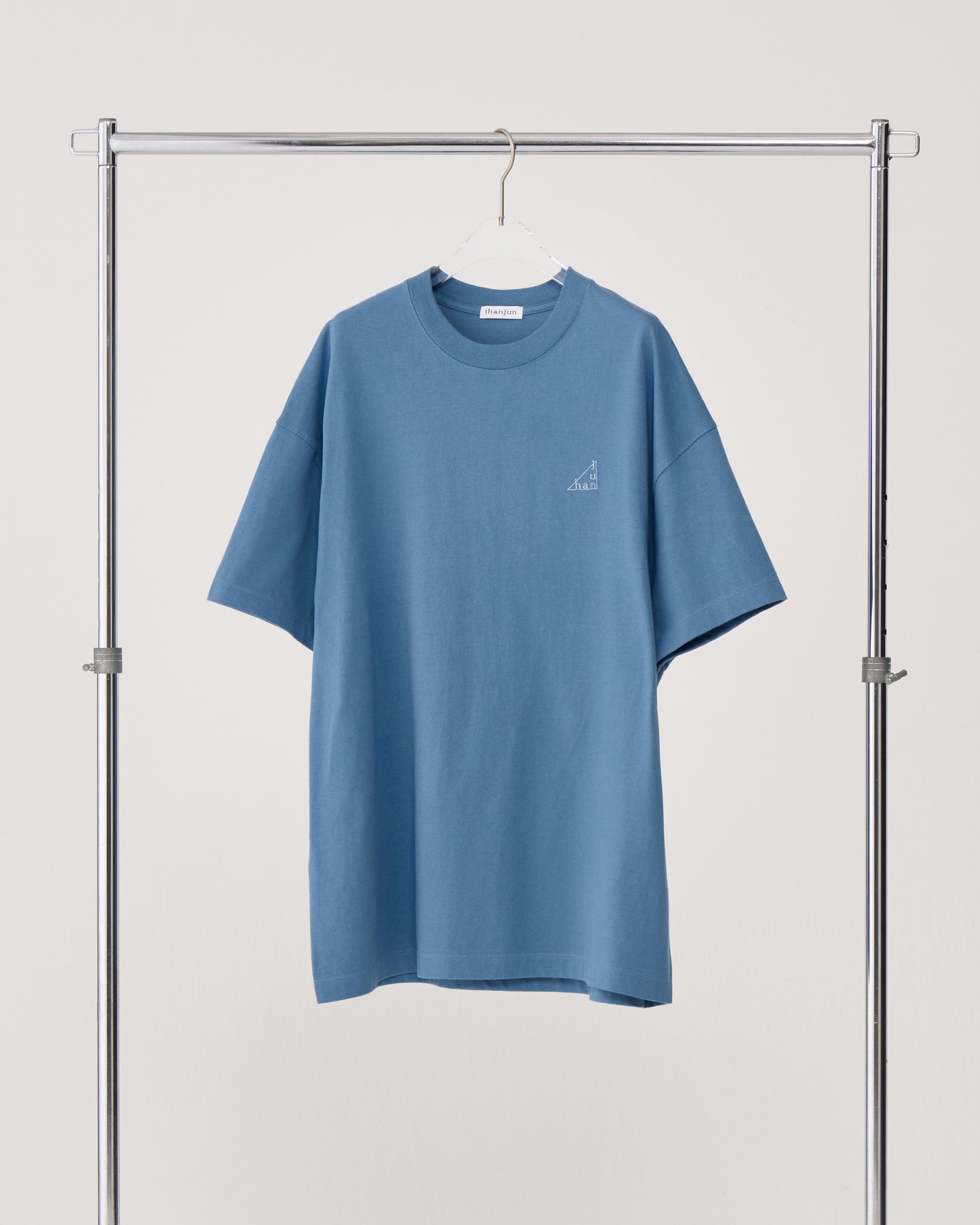 T-shirt / denim blue