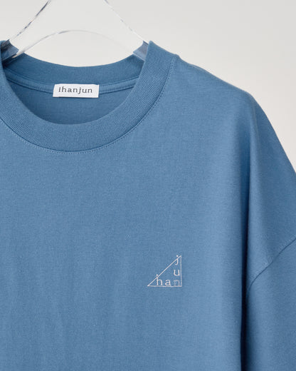 T-shirt / denim blue