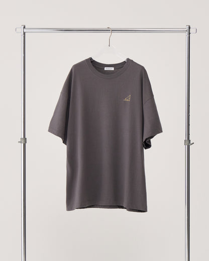 T-shirt / smoke gray