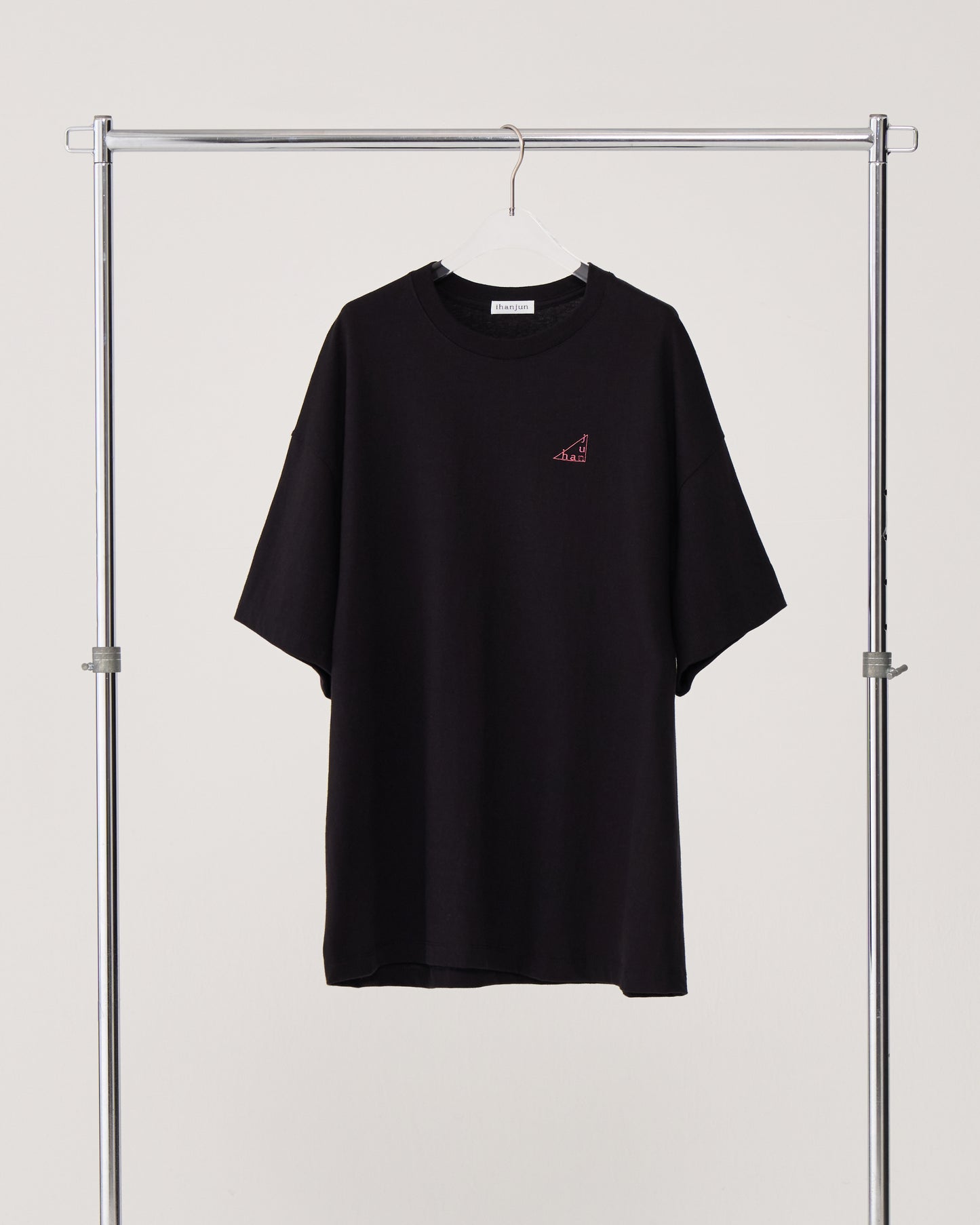 T-shirt / black