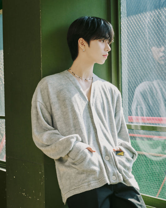 cardigan / gray