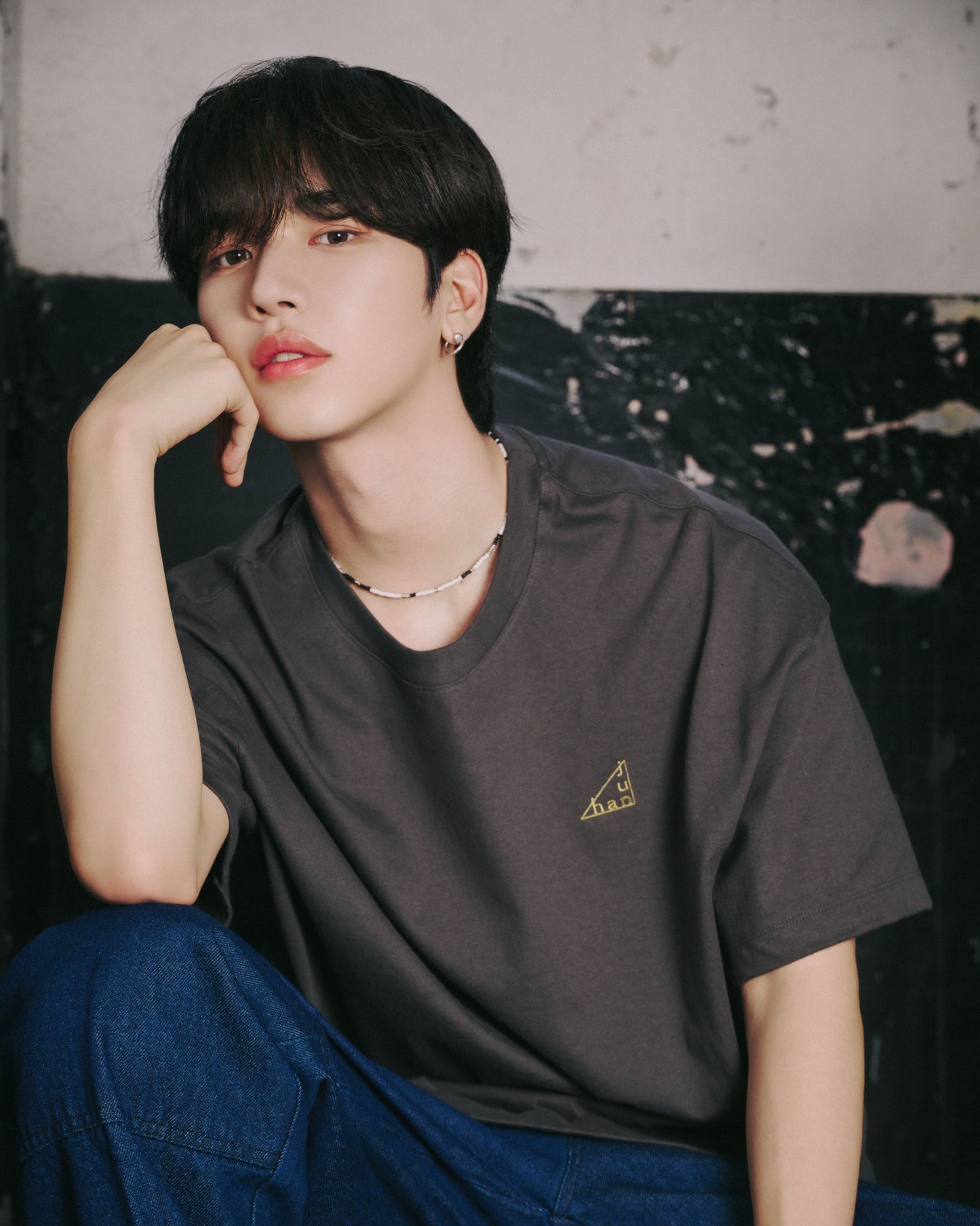 T-shirt / smoke gray